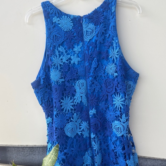Elegant Blue Lace Dress - Picture 3 of 7